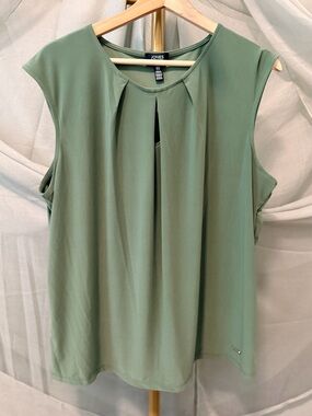 Jones New York Green Sleeveless Blouse